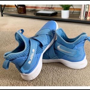 Nike - Basketball Shoes